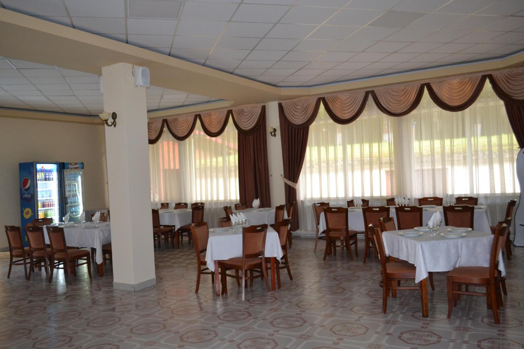 Motel Cristina Биказ Екстериор снимка